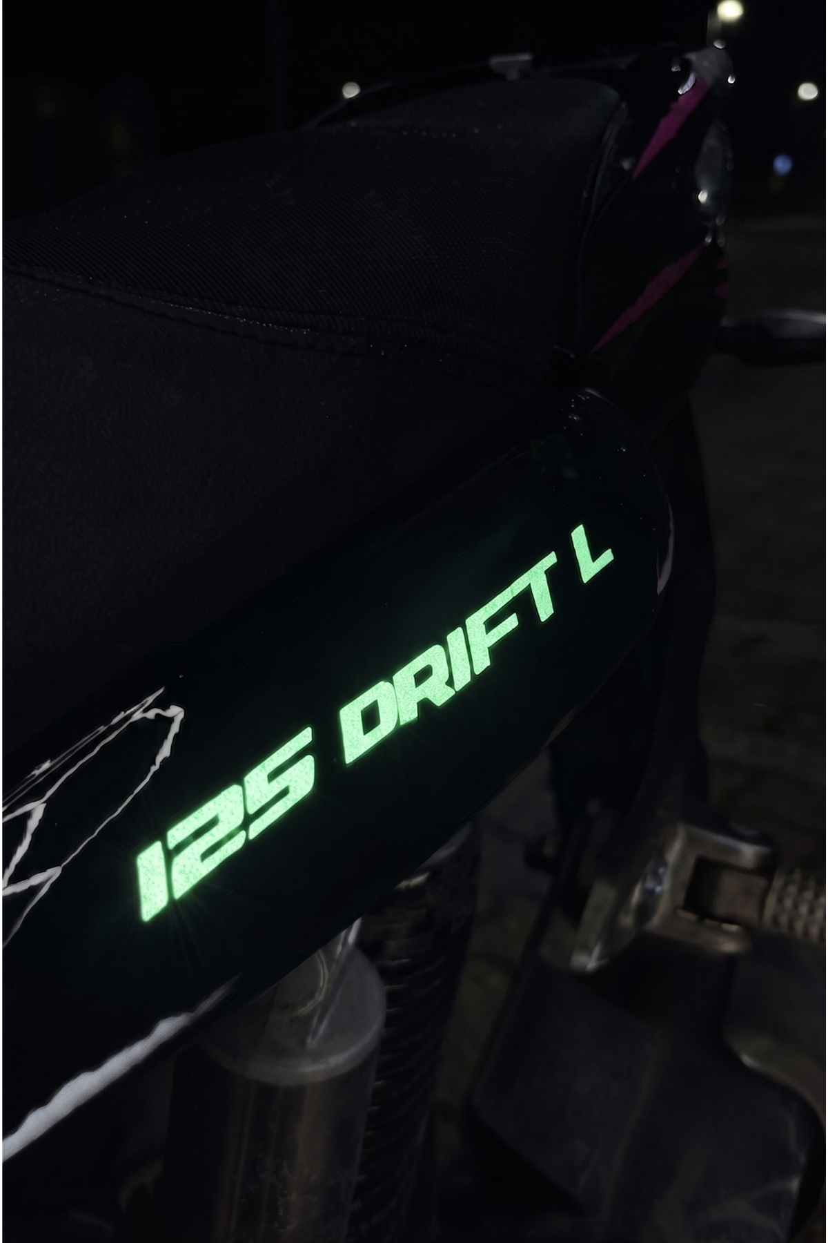 Mondial Drift-L için Reflektörlü Orijinal 125 Drift-L Yazı Stıcker Etiket (Sağ ve Sol)