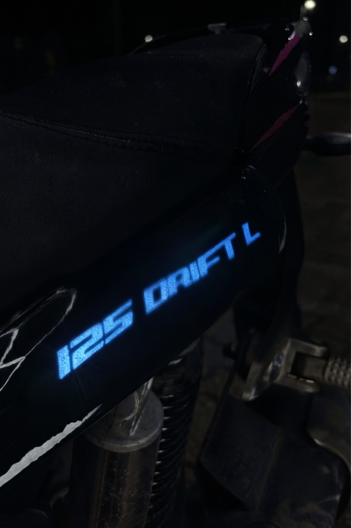 Mondial Drift-L için Reflektörlü Orijinal 125 Drift-L Yazı Stıcker Etiket (Sağ ve Sol)