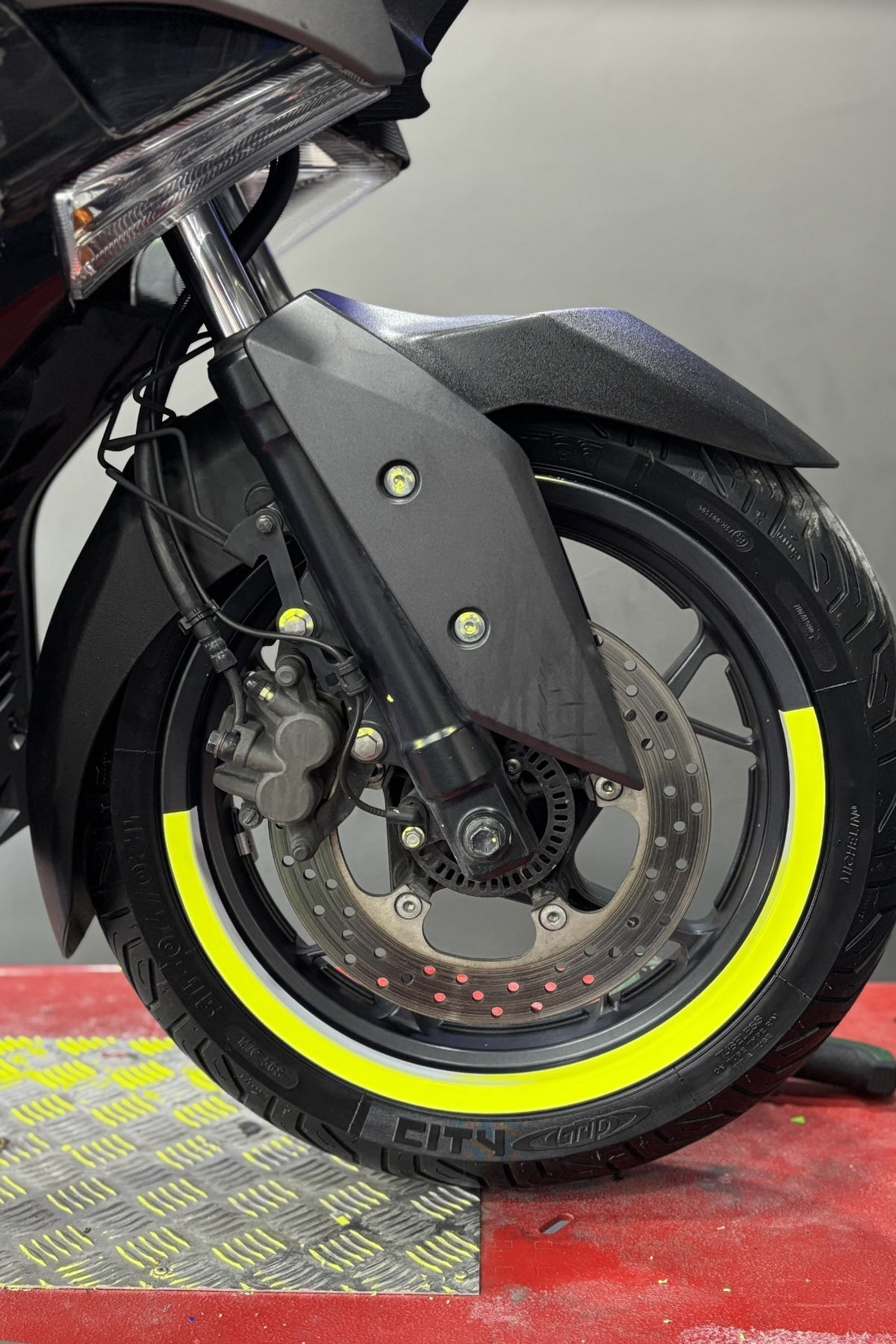 Motosiklet 15 İnç Fosforlu Yarım Jant Şeridi