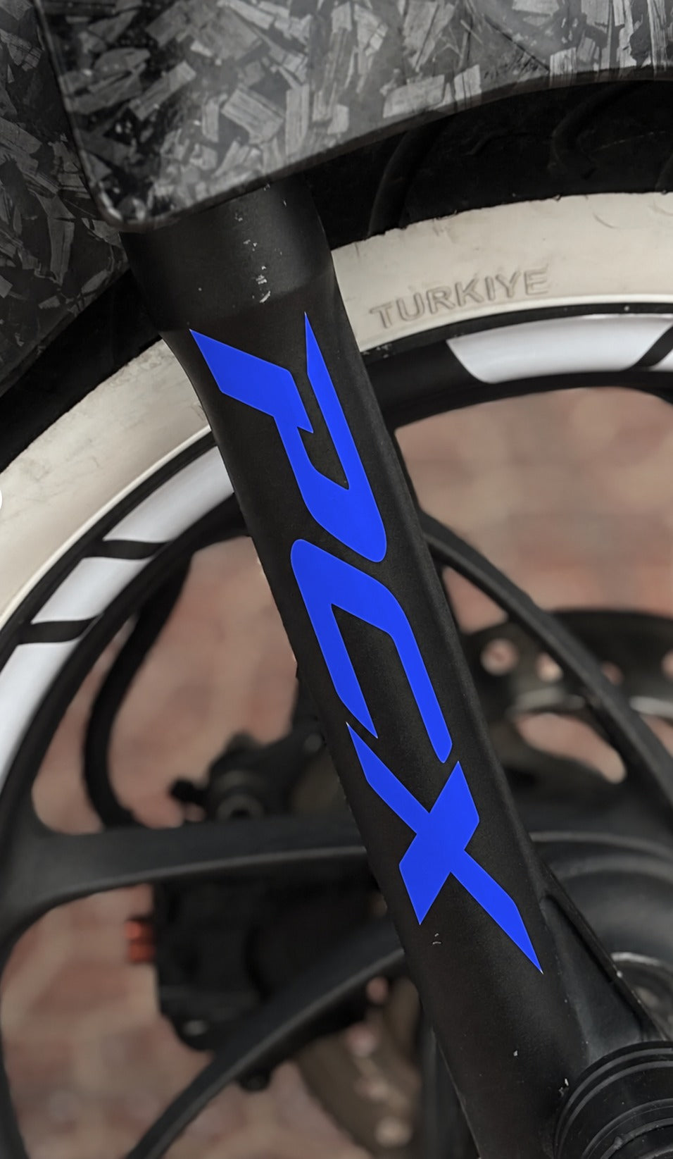 Honda PCX için Ön Maşalara Uyumlu PCX Yazı Sticker Etiket (2 Adet) (15CMx3CM)