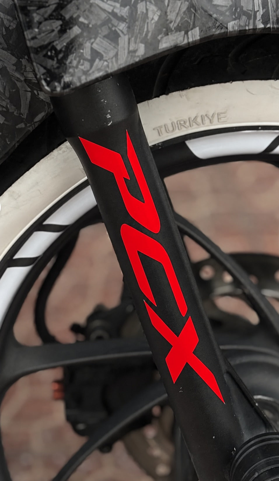 Honda PCX için Ön Maşalara Uyumlu PCX Yazı Sticker Etiket (2 Adet) (15CMx3CM)
