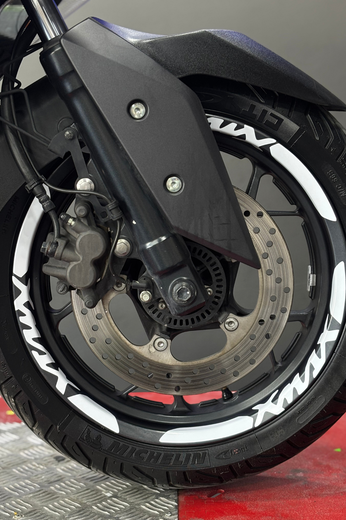 Yamaha Xmax için 14-15 Inch Jantlara Uyumlu Jant Şeridi Sticker Seti (4 Parça)
