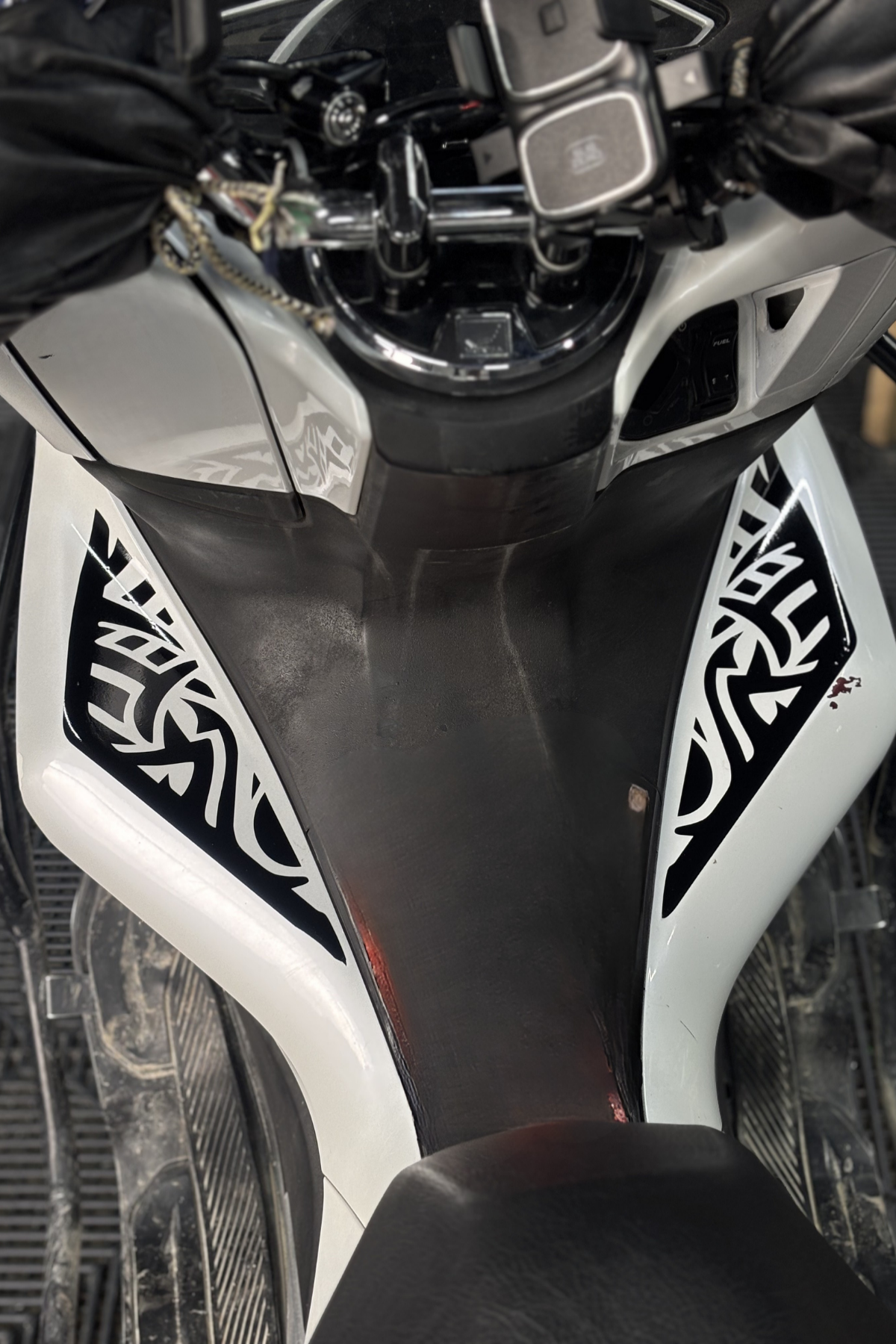 HONDA PCX için Depo Yanlarına Uygun Tribal Desen Sticker Seti (Sağ ve Sol)