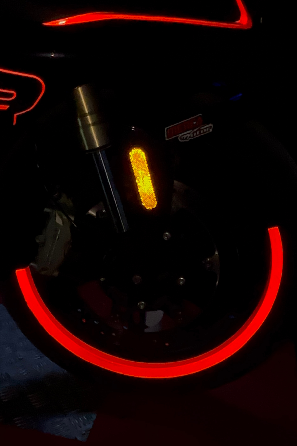 Motosiklet için 17 Inch Jantlara Uyumlu Reflektörlü Mavi Yarım Jant Şeridi (4 Parça)