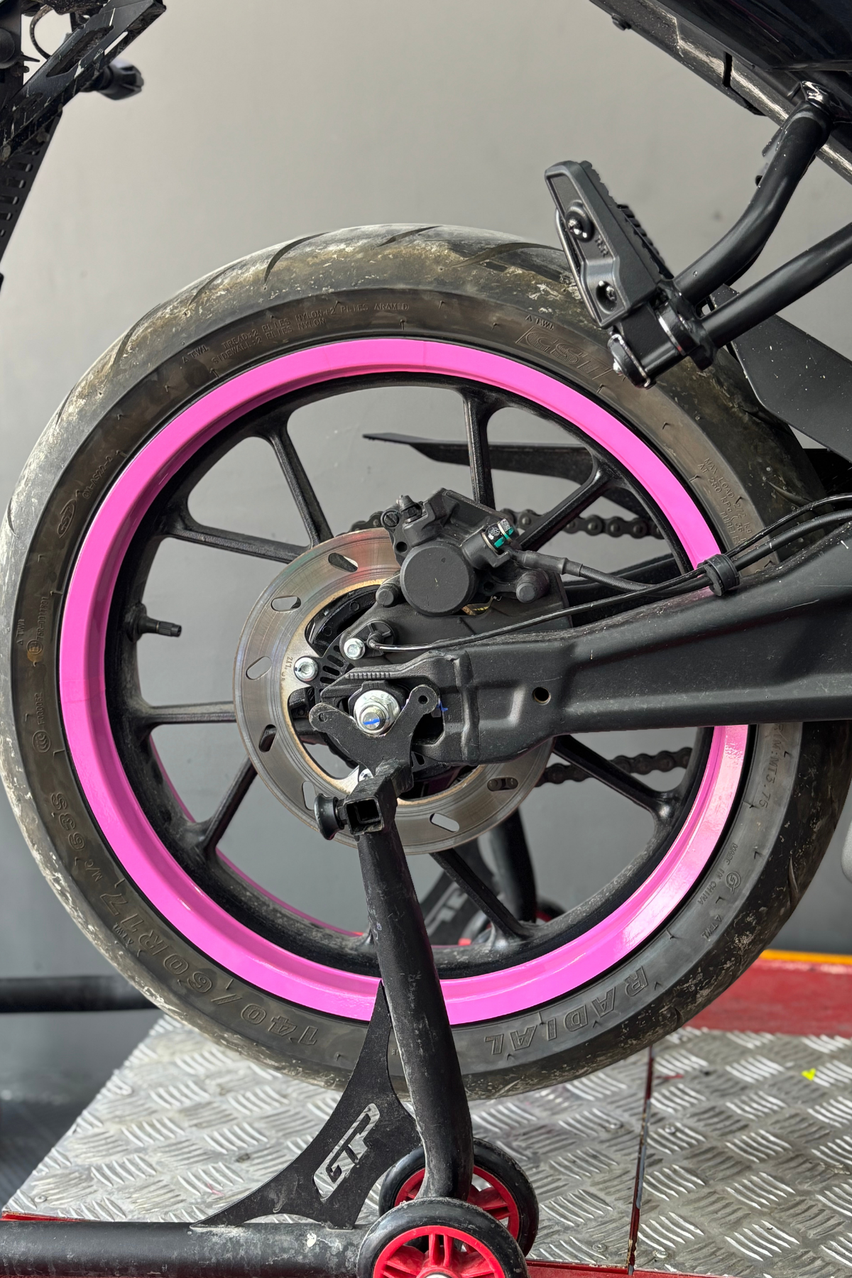 Motosiklet 17 Inch Jantlar İçin Tam Tur Jant Şeridi Sticker Seti