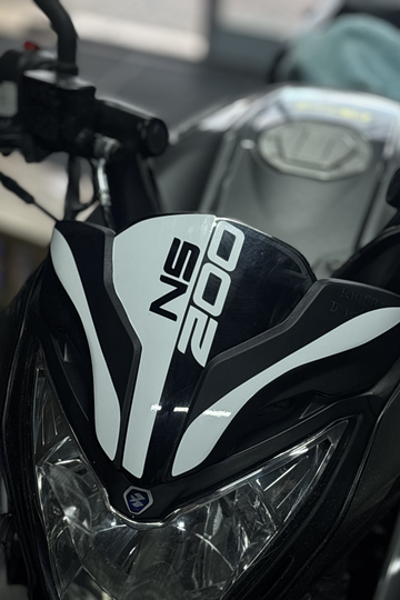 Bajaj Pulsar NS200 için Beyaz Renk Kafa Detay Sticker Seti