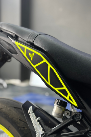 Yamaha MT-09 için Arka Sele Yanları Uyumlu Sticker Seti Sağ Sol (2018-2020)