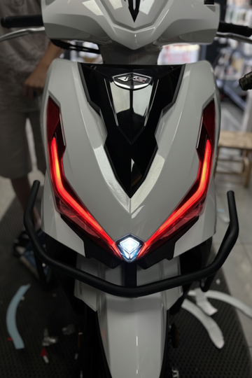 RKS VRS 125 Scooter için Kırmızı Renk Far Filmi Sticker
