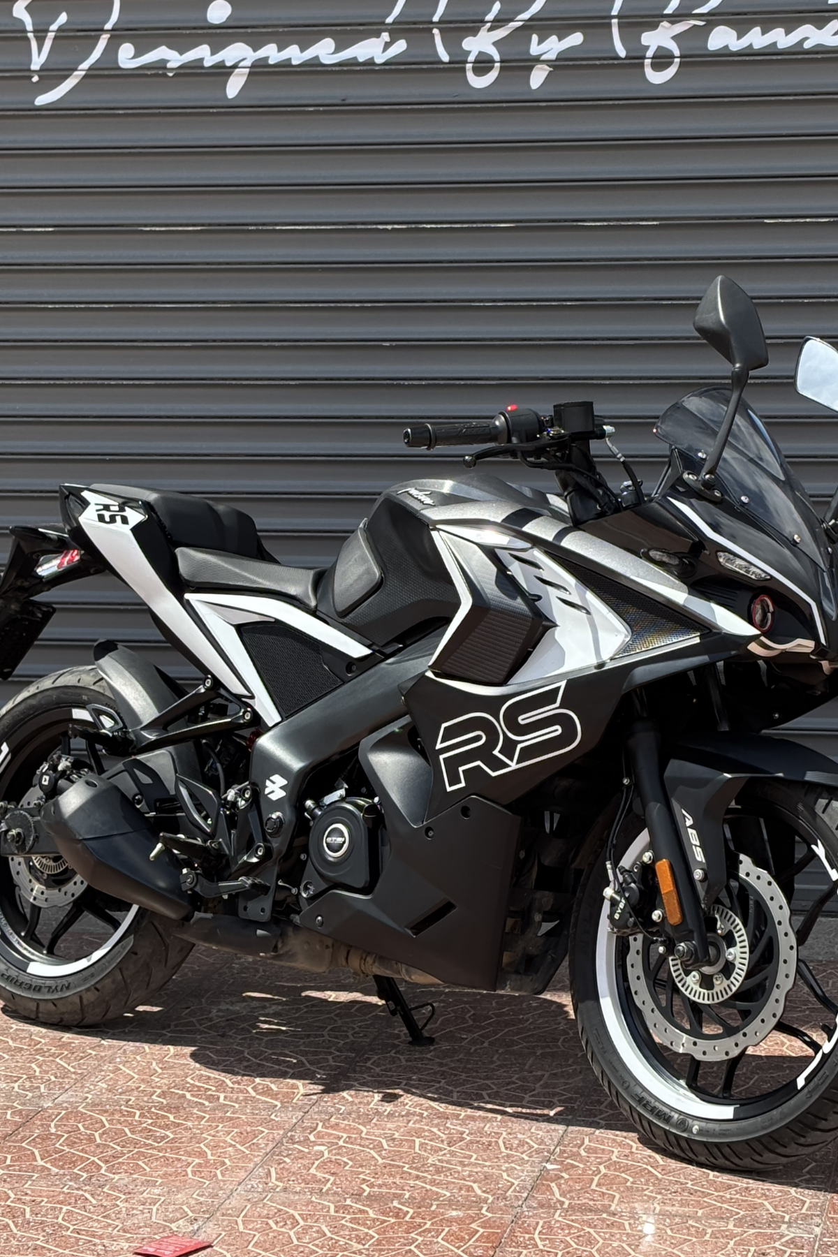 Bajaj Pulsar RS200 için Beyaz Renk Komple Reflektörlü Sticker Seti