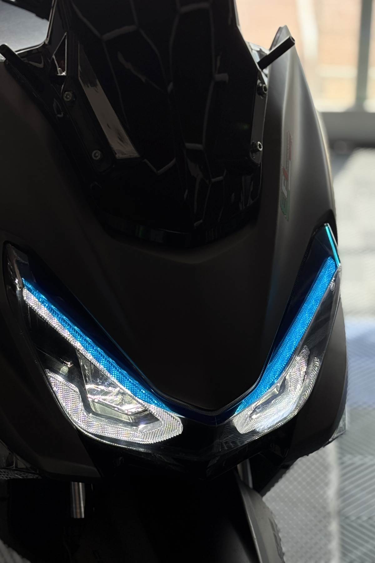 Kuba Newlight Scooter için Far Tasarım Far Filmi Sticker