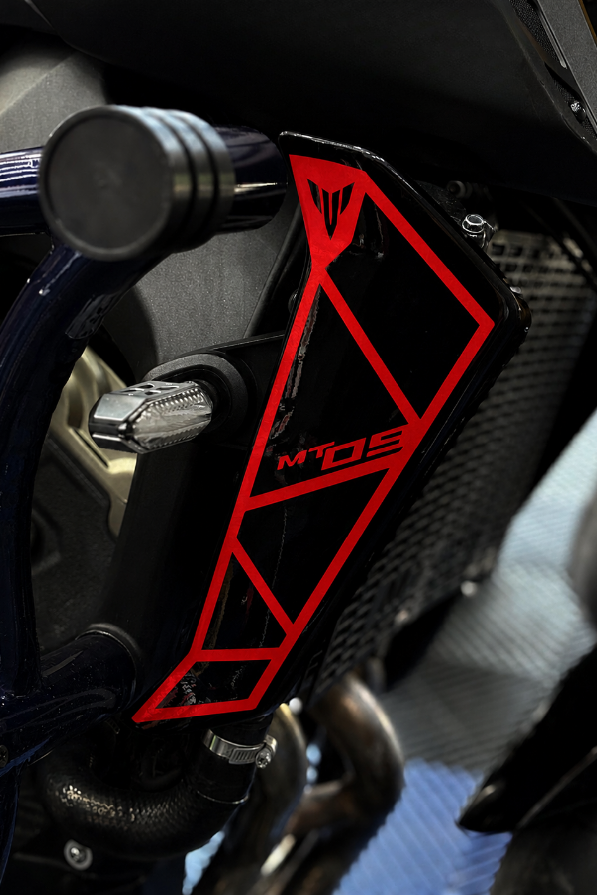 Yamaha MT-09 Örümcek Kasa (2018-2020) Yan Kapak Sticker Seti (Sağ ve Sol)