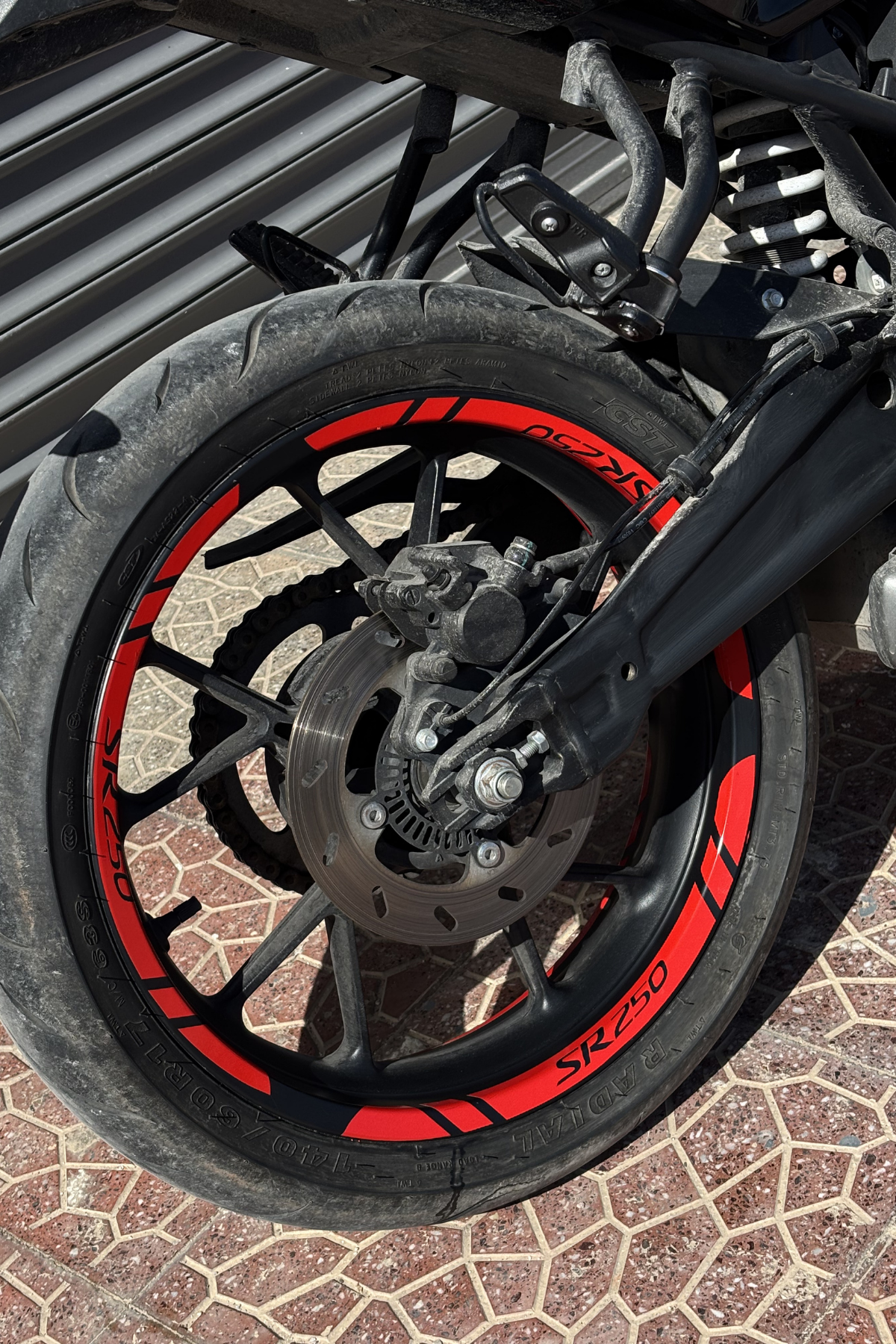 CFMOTO 250SR için Kırmızı Renk 12 Parça Jant Şeridi Sticker Seti