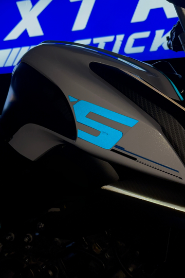 SRK 125-S için S ve R Harfleri Sticker