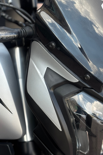 Bajaj Dominar 250-400 için Kafa Detay Sticker (Sağ ve Sol) (Orijinal Kalıp)