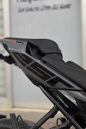 CFMOTO NK250 için Siyah Renk Sele Altı 250 Yazıları Sticker