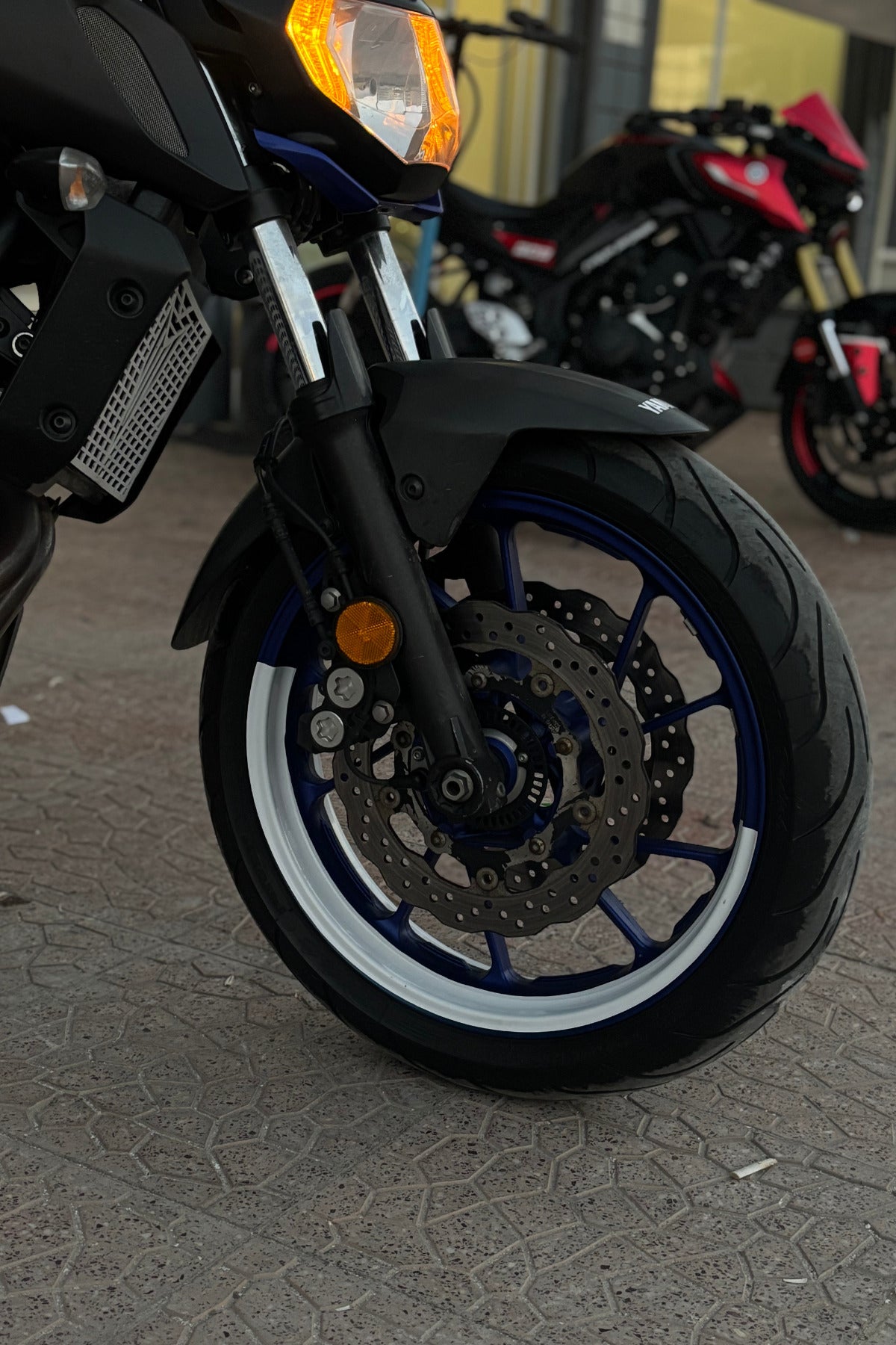 Yamaha MT-07 için Beyaz Renk Yarım Jant Şeridi Sticker Seti (4 Parça)