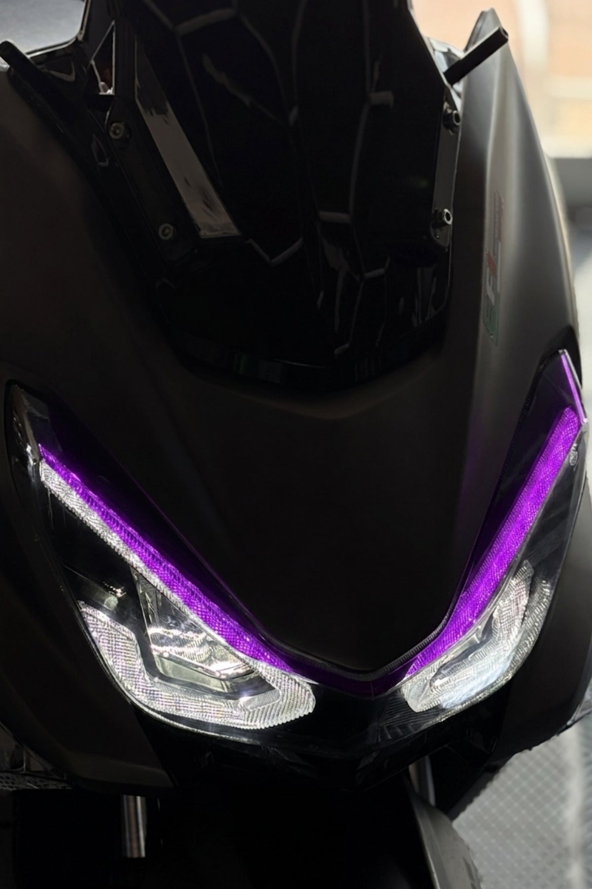 Kuba Newlight 125 için Far Renklendirme Far Tasarım Film Etiket Sticker (2 Parçadan Oluşur)