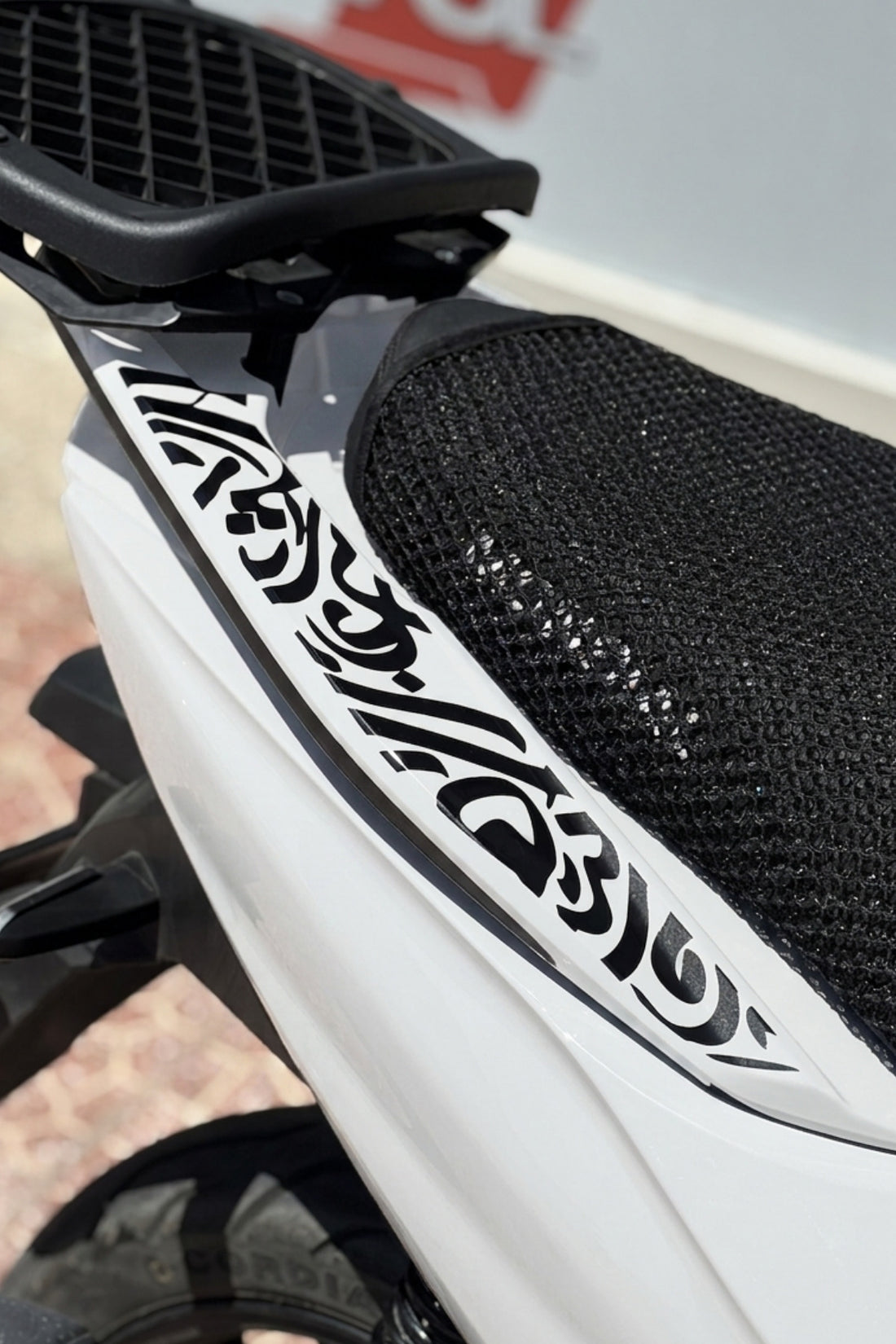 Mondial Strada Scooter için Arka Kuyruk Tribal Desen Sticker Etiket (1 Adet)