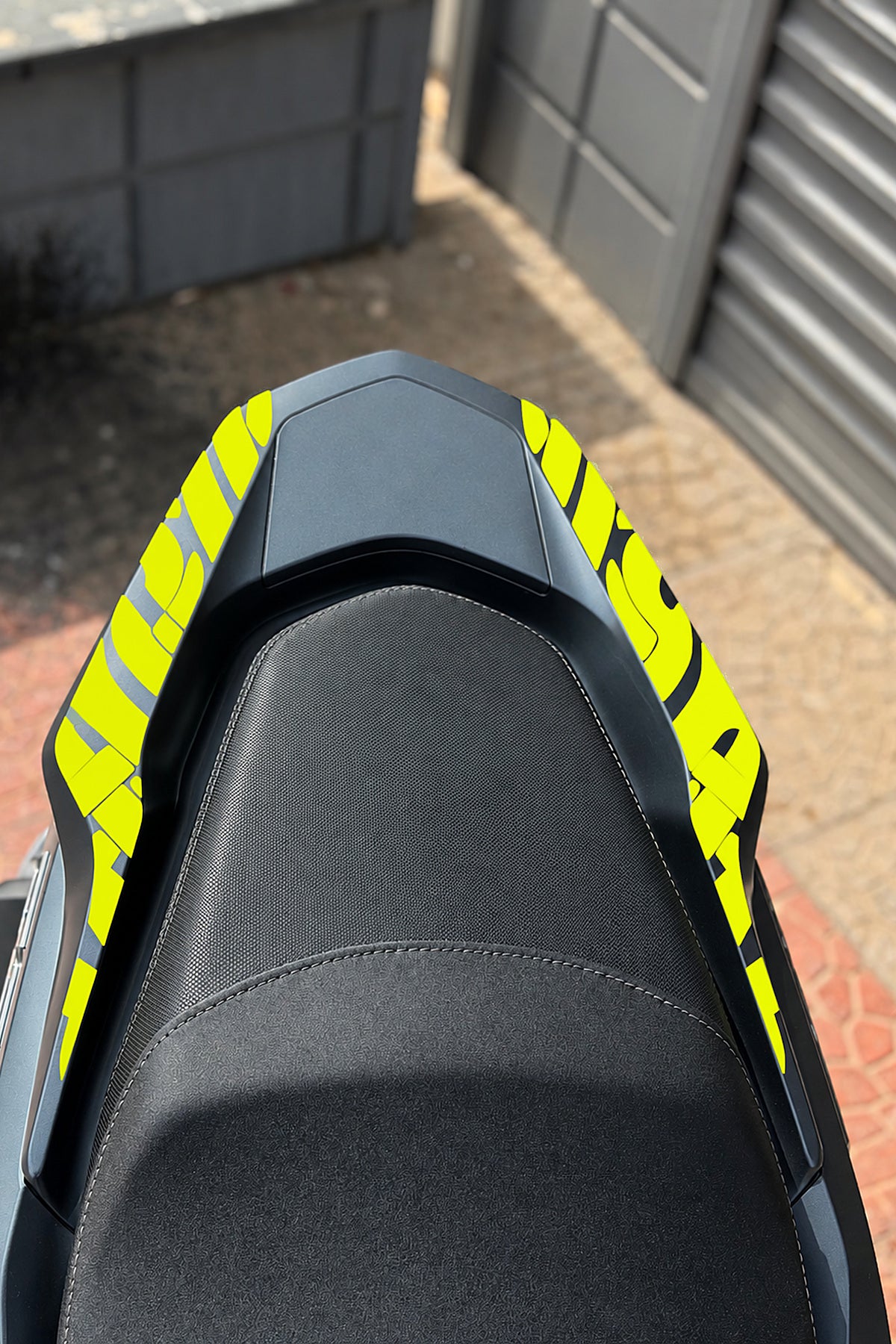 Honda PCX Deluxe için Kuyruk Üstü Tribal Desen Sticker (2025-2026 Uyumlu)