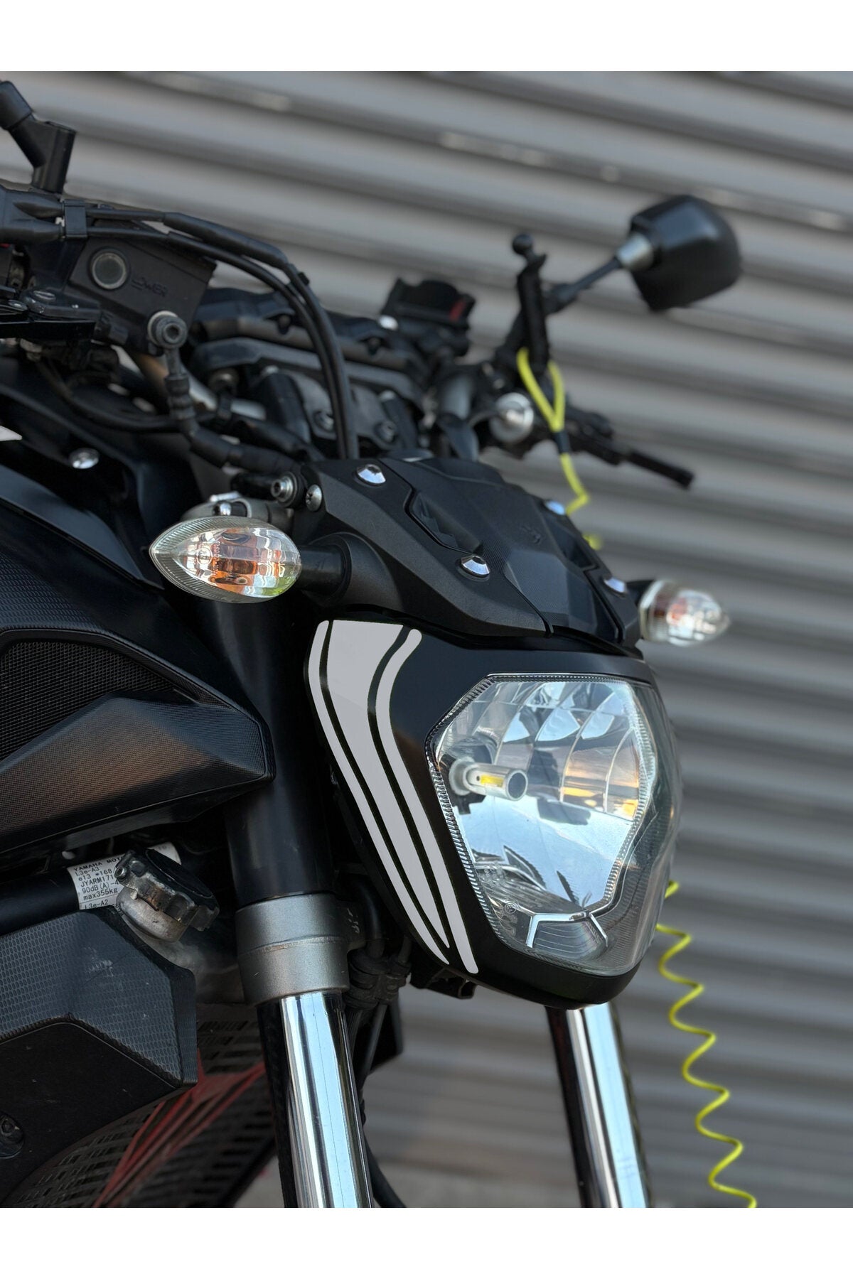 Yamaha MT-07 için Far Kaşı Sticker Etiket (Sağ ve Sol ) (2014-2017 Yılları Arası Uyumlu)