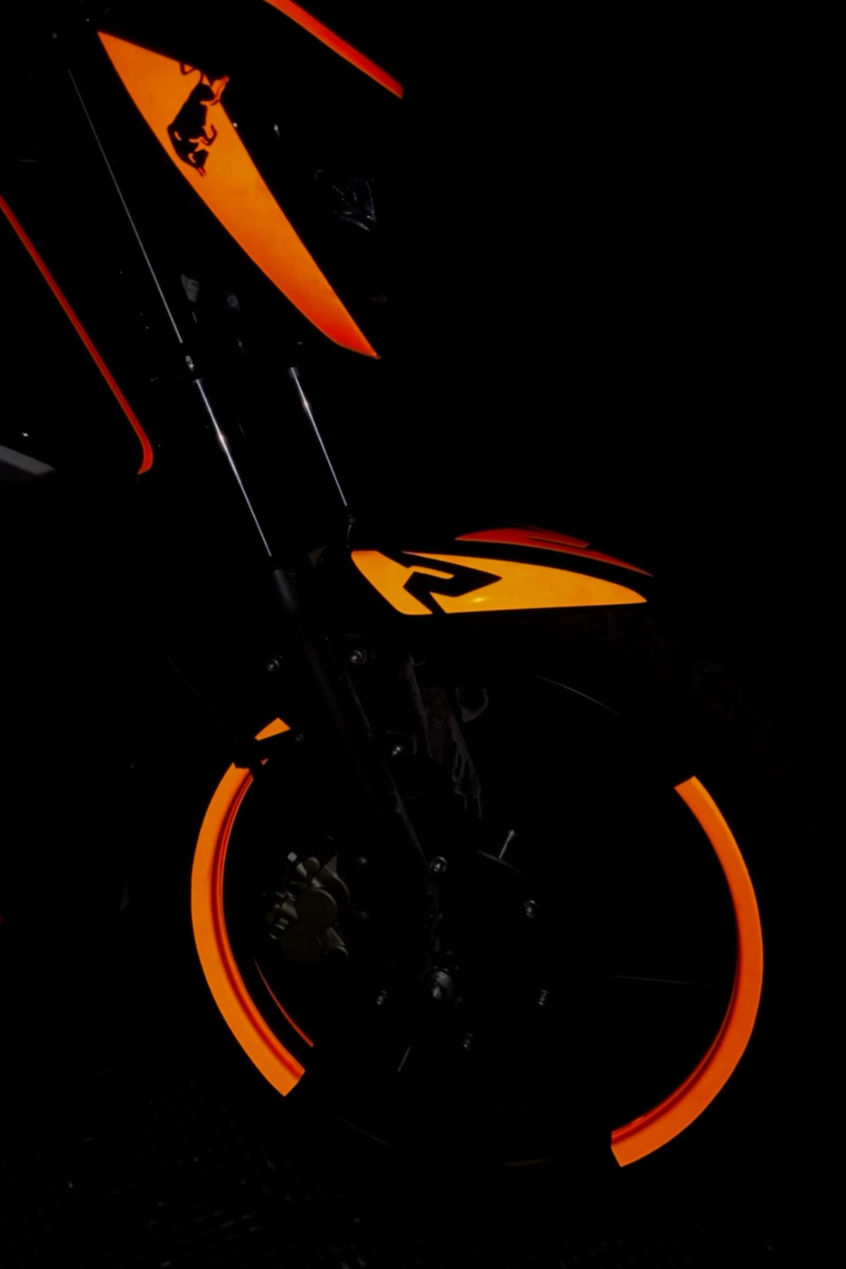 TVS Raider için Komple Reflektörlü Kırmızı Sticker Seti Boğa Enerji Desenli