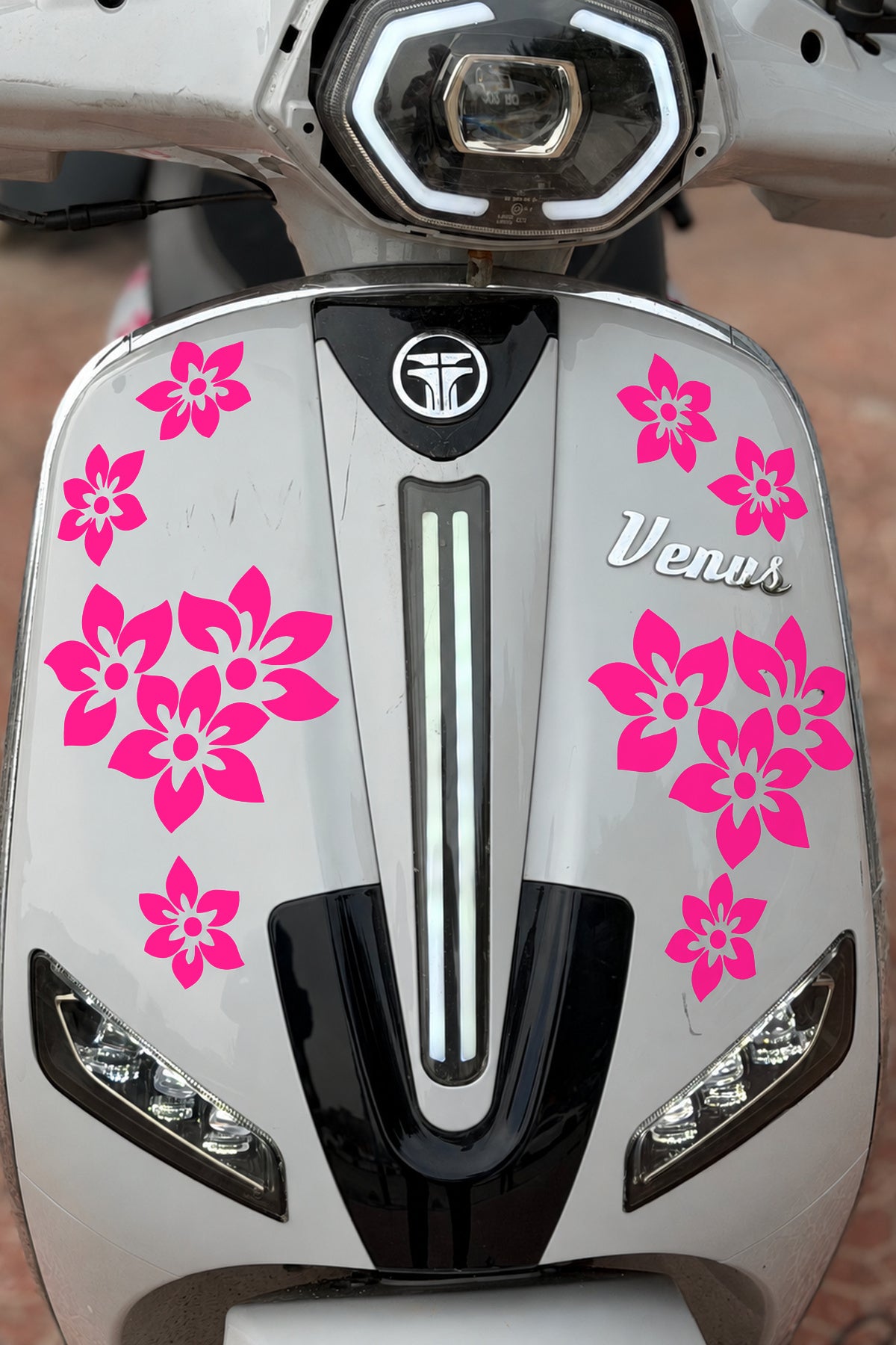 Motosiklet ve Kask için Çiçek Desenleri Sticker Etiket (Fotoğraftaki Adet Kadar Gelmektedir)