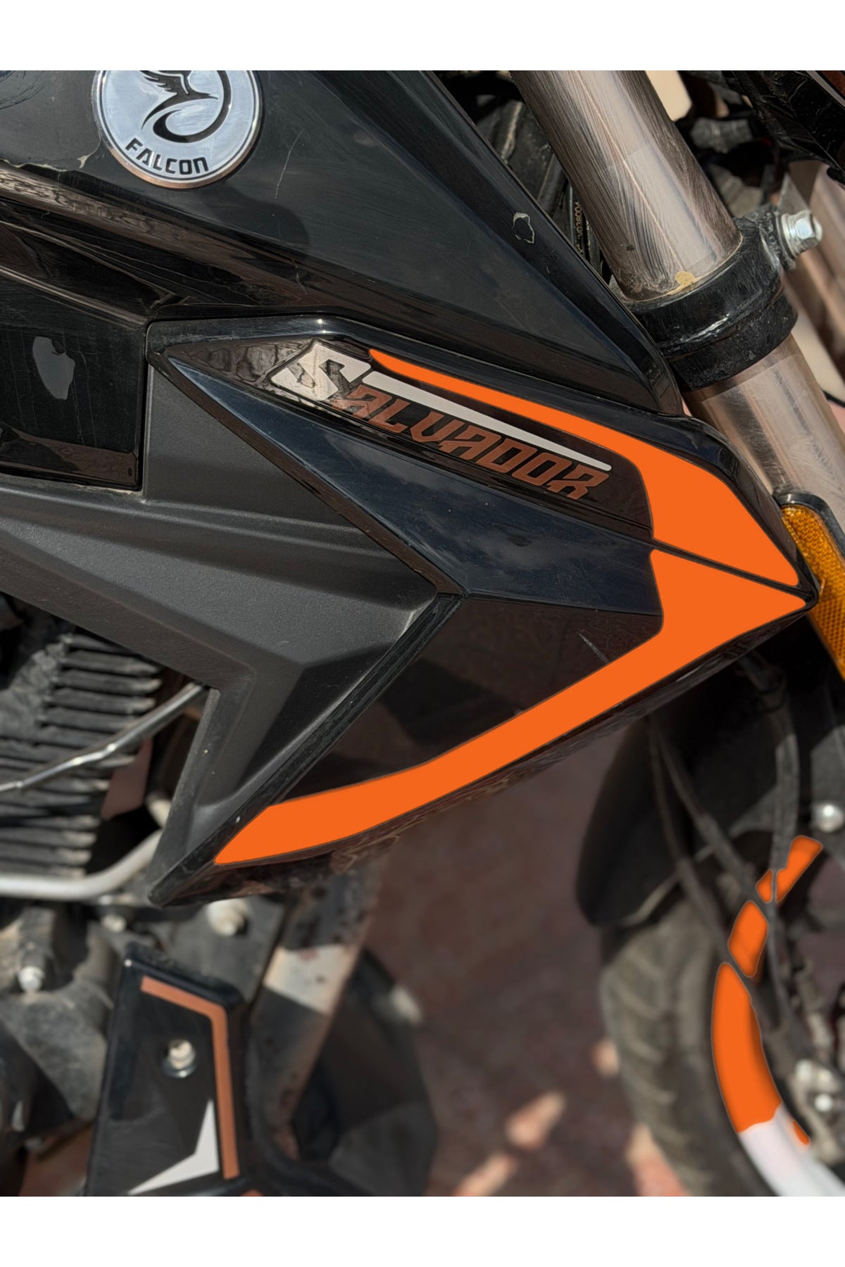 Falcon Salvador S188 Motosiklet için Ön Yan Panel Orijinal Renk Değişim Stickerları ( 4 Parça)