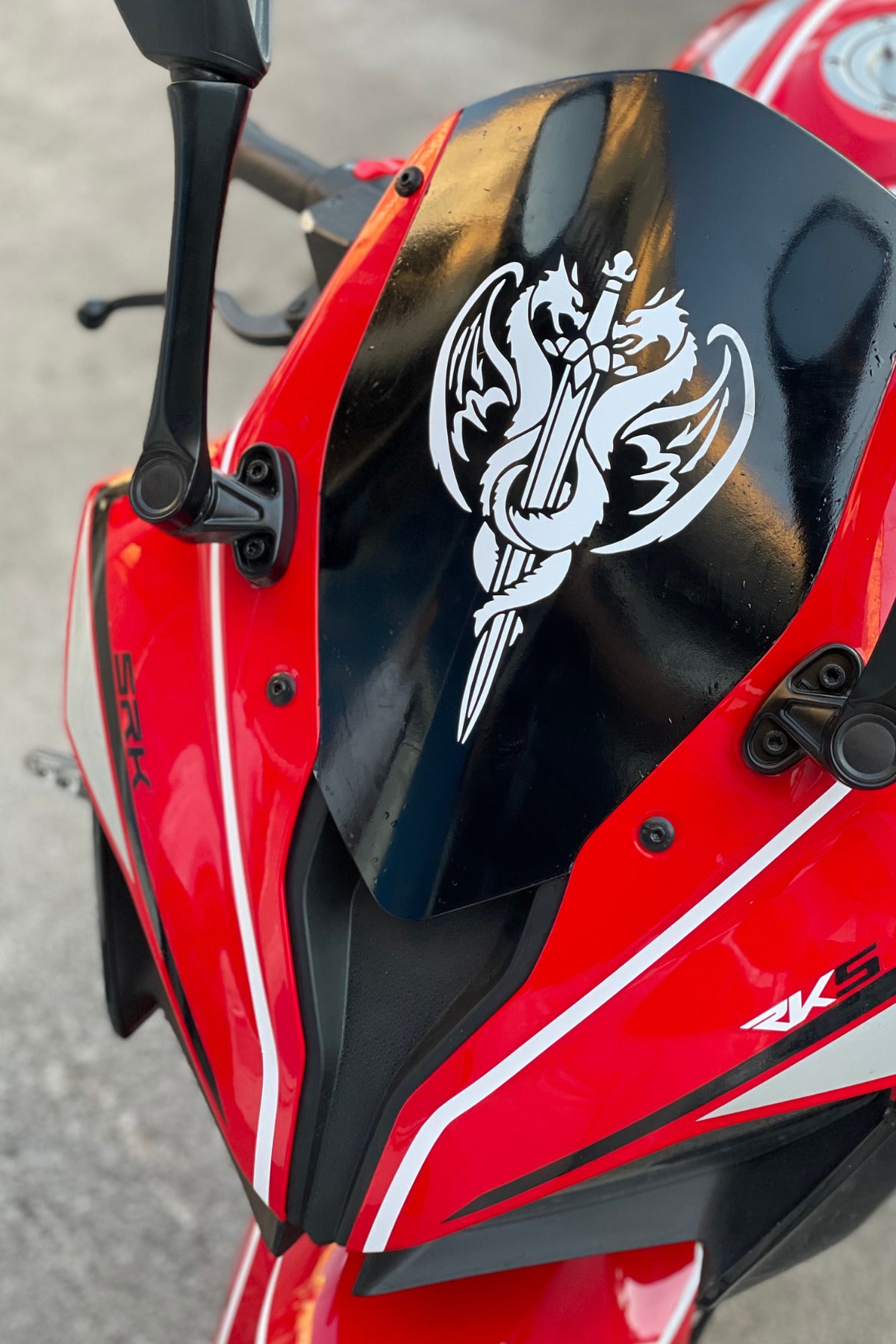 Motor Ön Camı için Parlak Beyaz Çift Ejder Sticker Etiket 20CMx14CM (1 Adet)