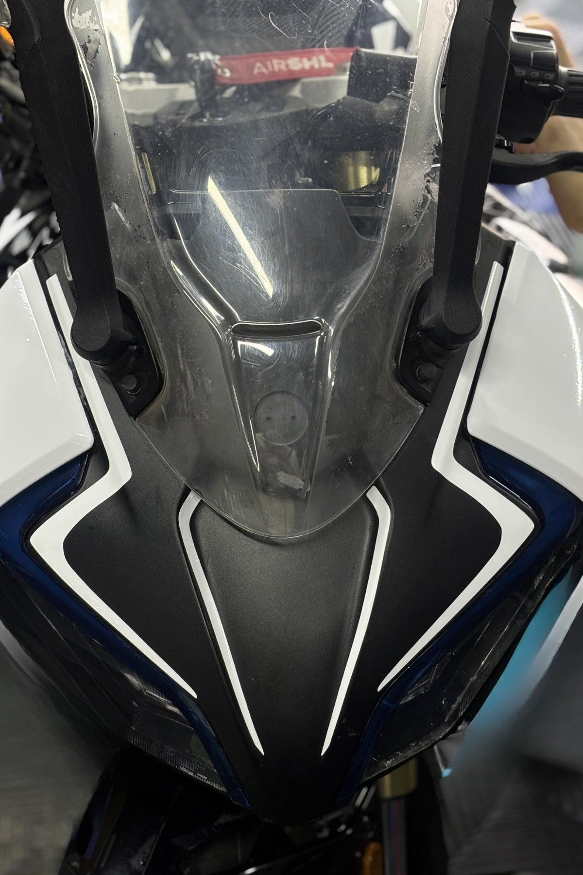 CFMOTO 450SR için Beyaz Renk Geniş Uzun Far Kaşı Sticker Seti (4 Parça)