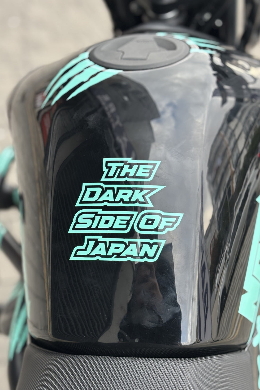 Motor-Araba-Kask için Nane Yeşil Yazı Şeklinde Dark Side Of Japan Sticker Etiket (1 Adet)(11CMx10CM)