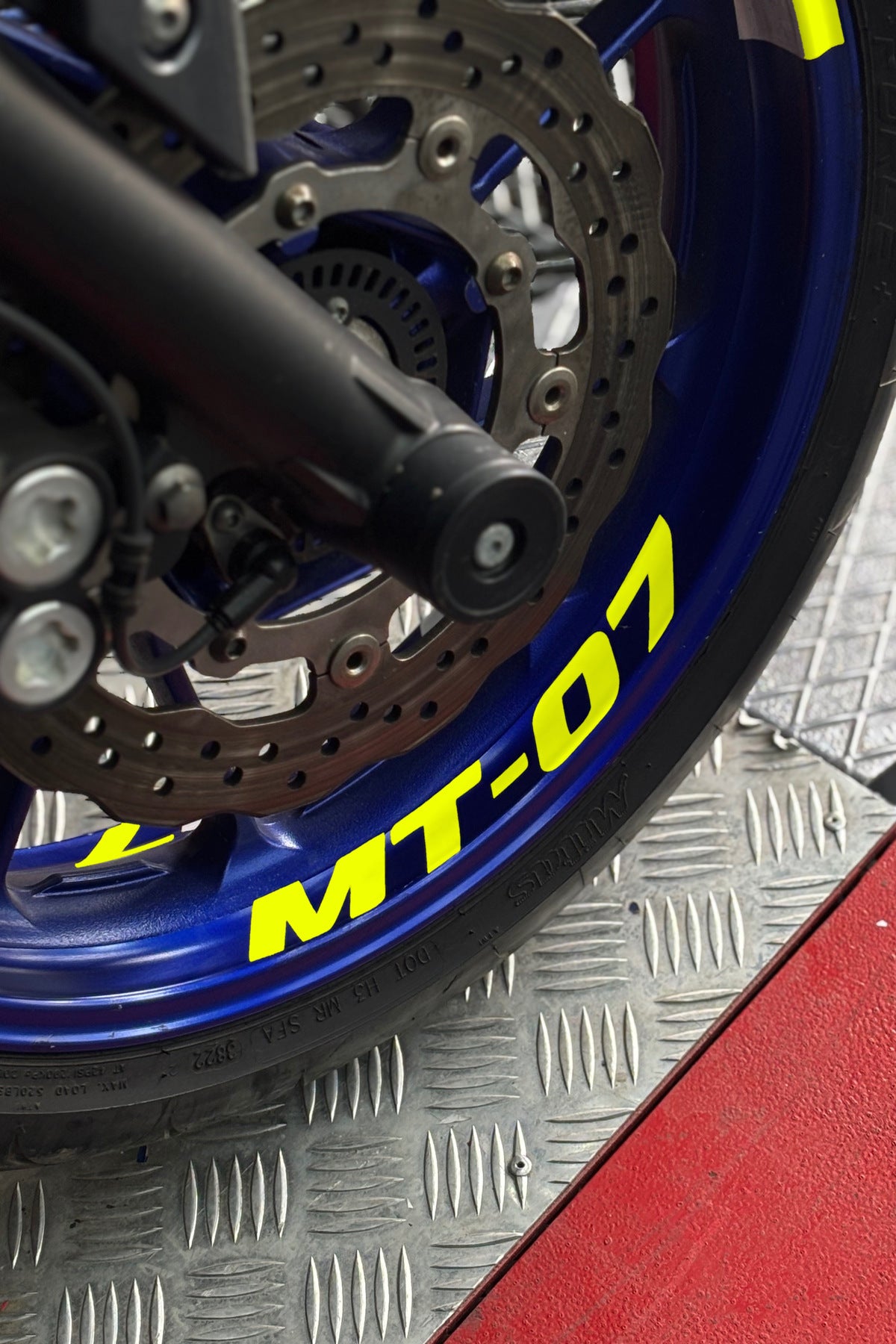 Yamaha MT-07 için Jant içi MT-07 Yazı Sticker Etiket ( 4 Adet) (Tüm Yıllara Uyumlu)
