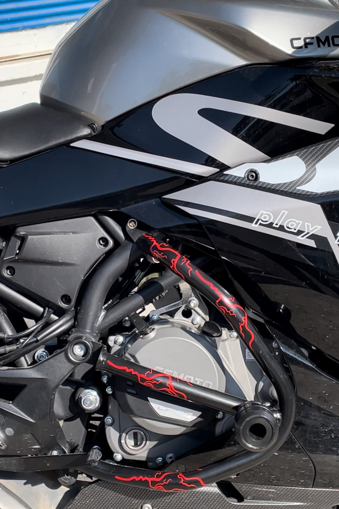 Motor Koruma Demiri için Kırmızı Sticker Etiket Yıldırım Şimşek Sticker Seti 4'lü (TEK TARAF İÇİN)