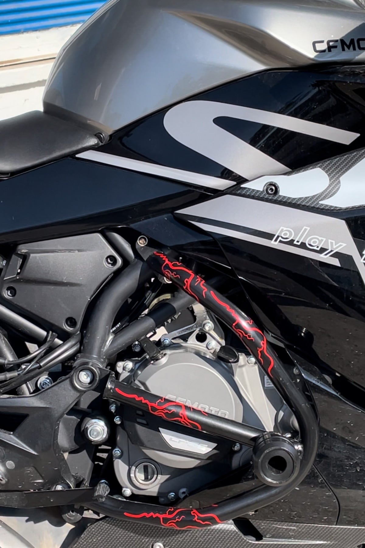 Motor Koruma Demiri için Kırmızı Sticker Etiket Yıldırım Şimşek Sticker Seti 4'lü (TEK TARAF İÇİN)