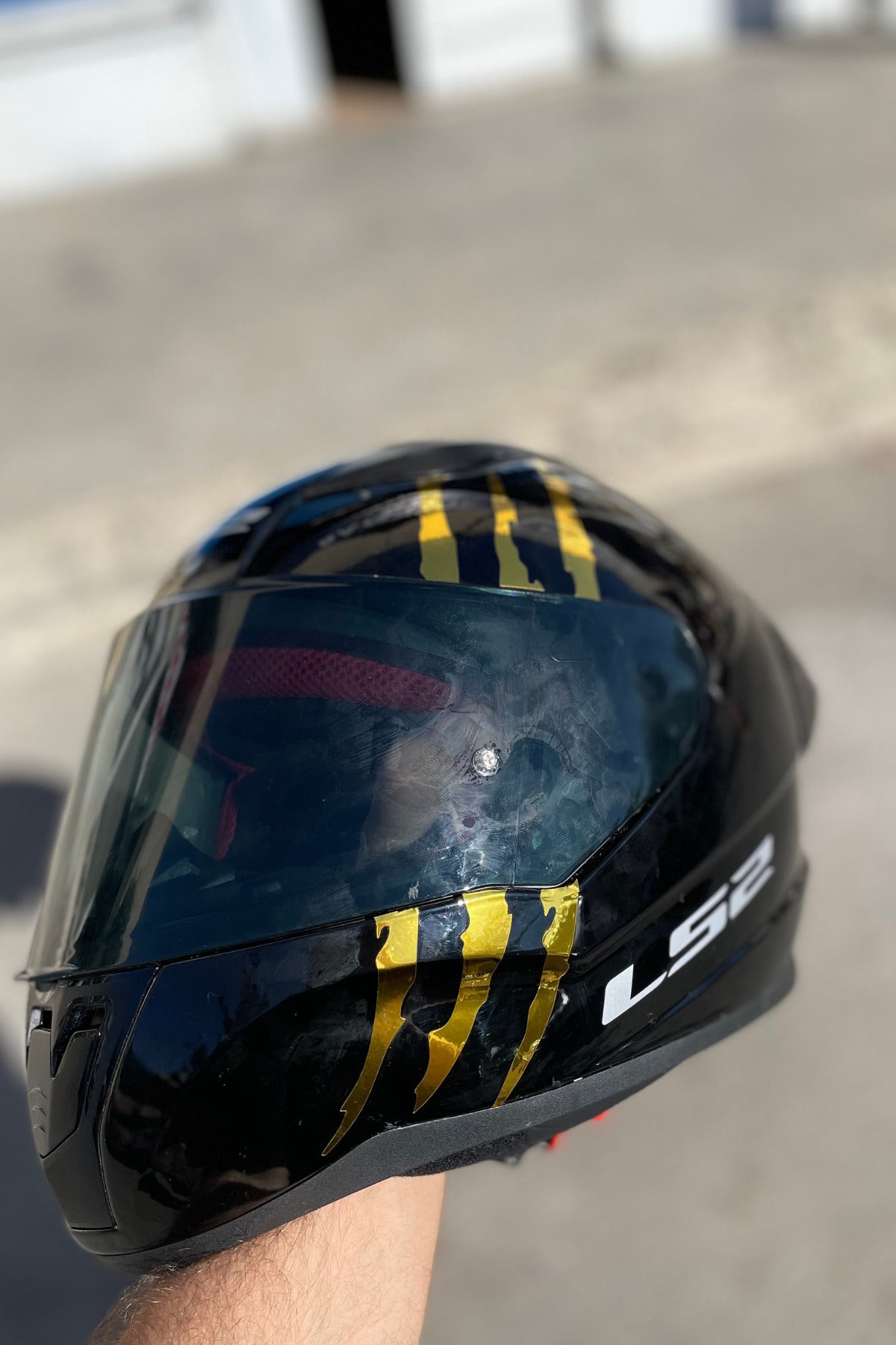 Kask için Gold Altın Renk Pençe İzi Sticker Etiket 18CMx6CM (1 Adet)