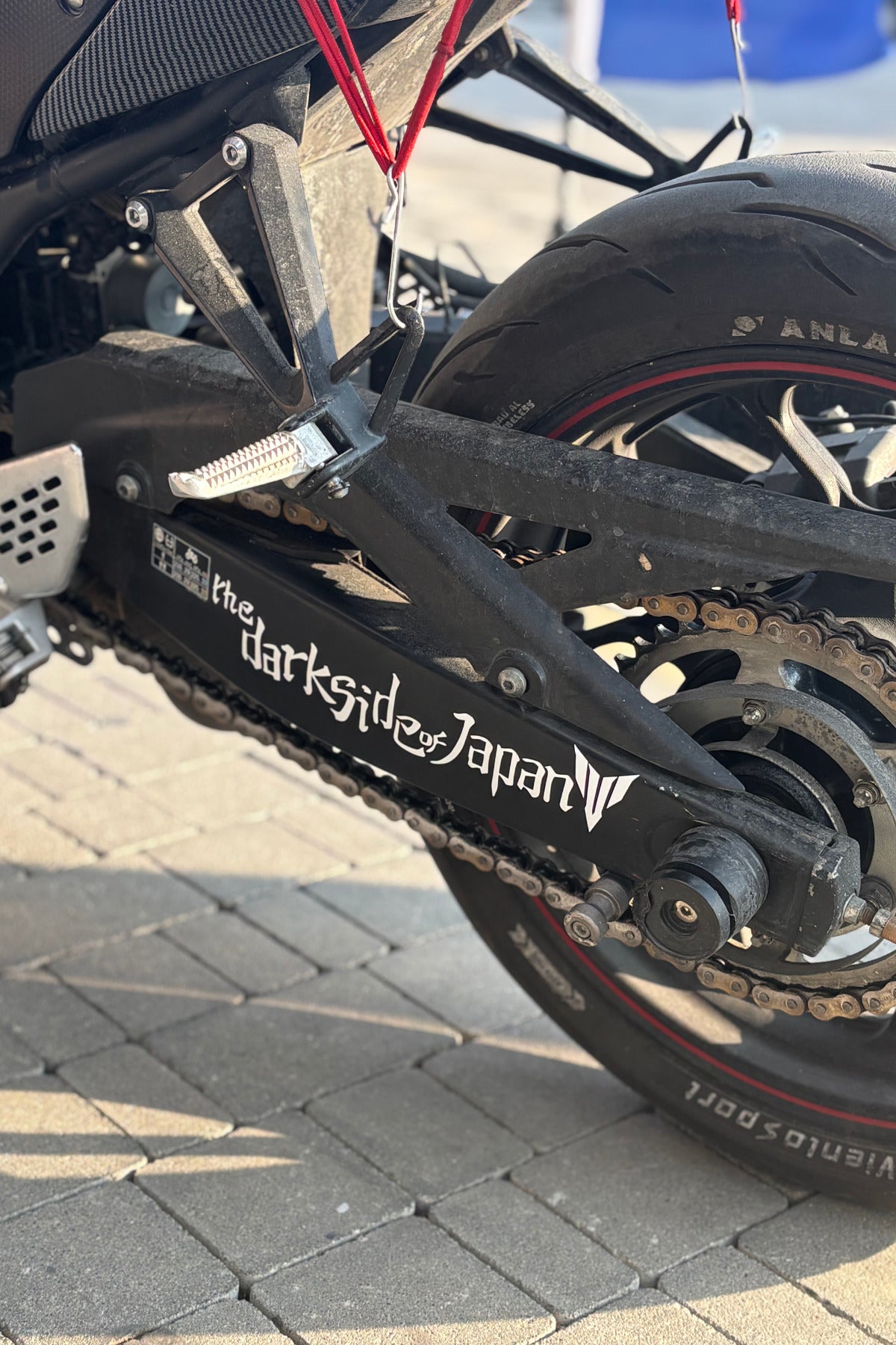 Motosiklet için Beyaz Eğik Logolu The Dark Side of Japan MT Logolu Sticker (28CM)