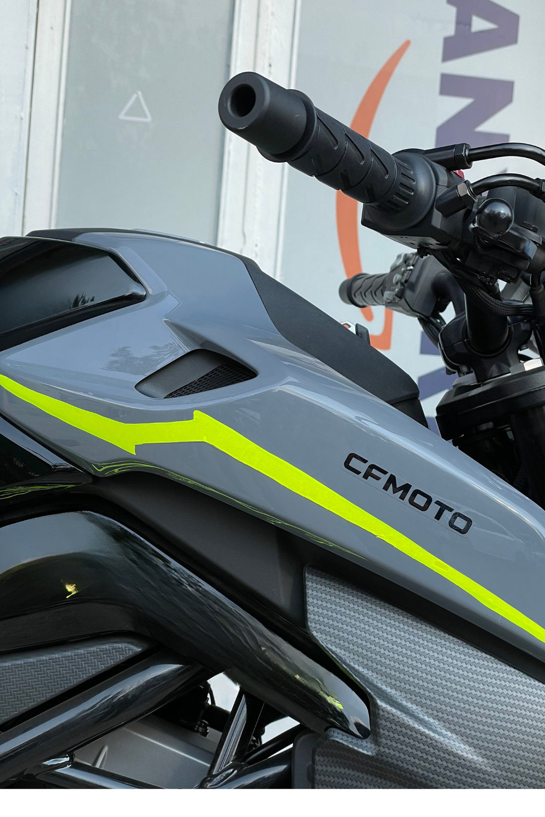 CF Moto NK250 için Neon Sarı Kenar Çizgi Stickerları (Sağ ve Sol )