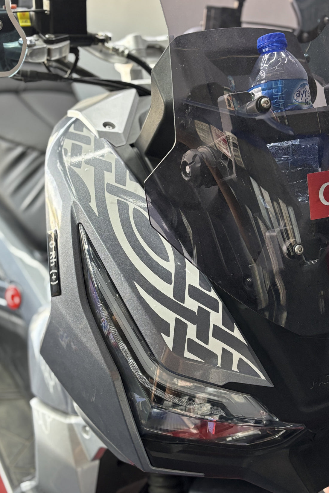 RKS Freccia Scooter için Beyaz Renk Ön Tribal Desen Sticker