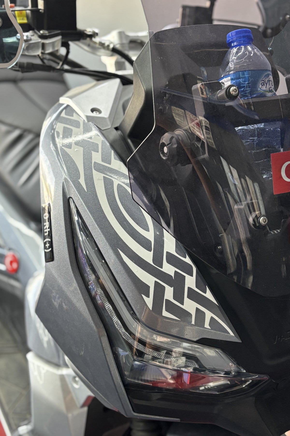 RKS Freccia Scooter için Beyaz Renk Ön Tribal Desen Sticker