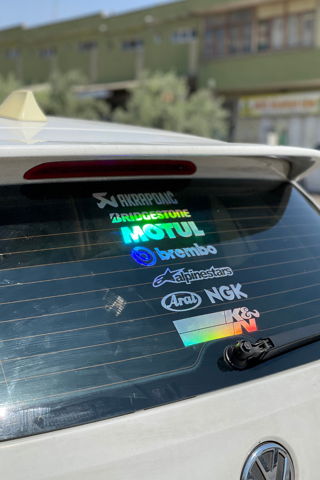 Araba Cam Arkası için Hologramlı Renk Değiştirip Parlayan Dekoratif Sponsorlu Sticker (1 Adet)