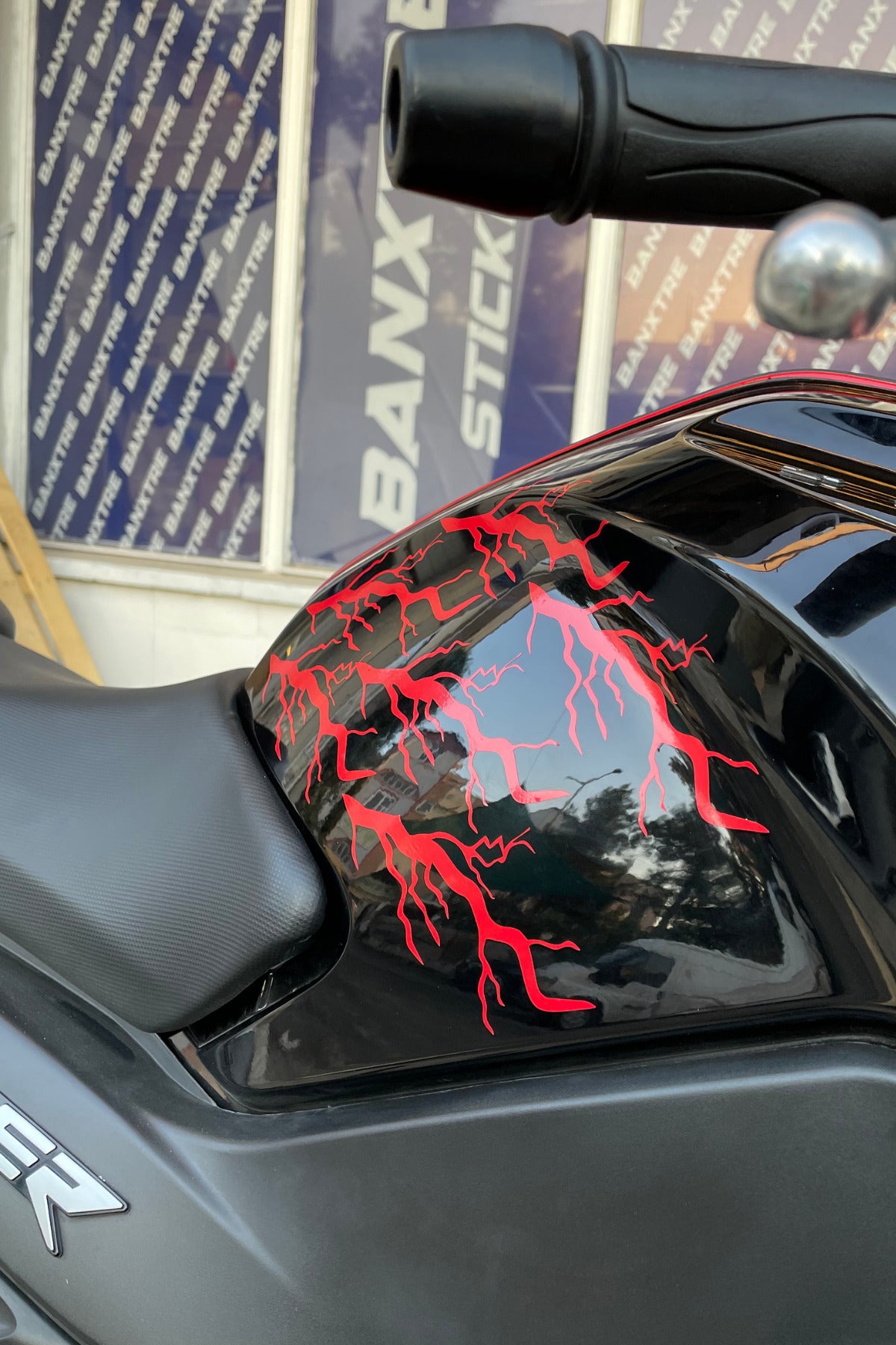 Motor-Araba-Kask için Kırmızı Kalın Şimşek Yıldırım Sticker Etiket Seti (8'li Set)