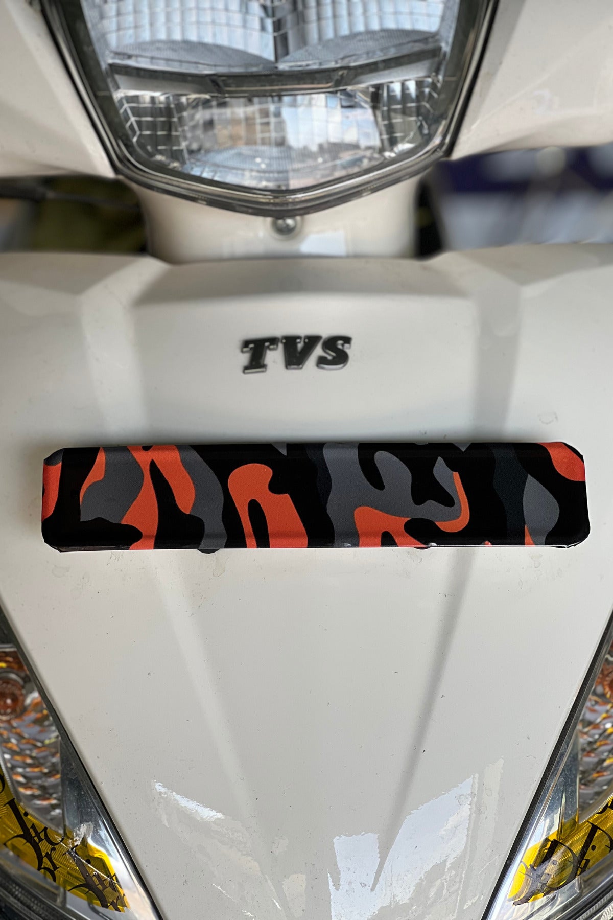 TVS Jupiter 125 Ön Plakası için Bayrak ve Desenli Sticker