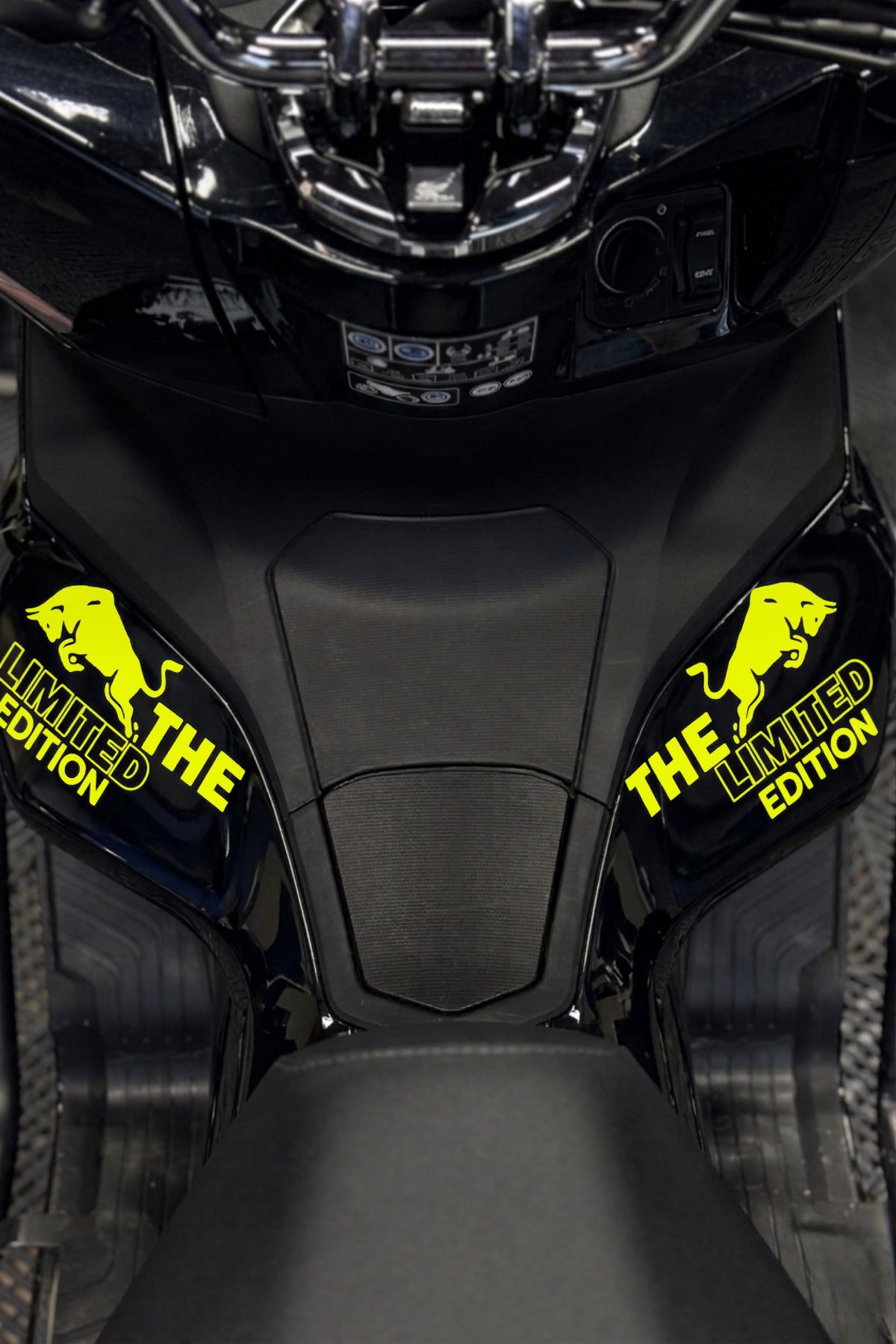 Honda PCX için Boğa Enerji Limited Edition Sticker Etiket (Sağ ve Sol)