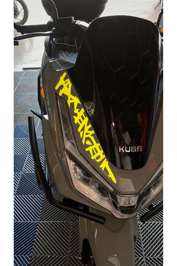 Kuba XRS 50 Scooter için REFLEKTÖRLÜ Far Üstü Tribal Desen Sticker (1 Adet)