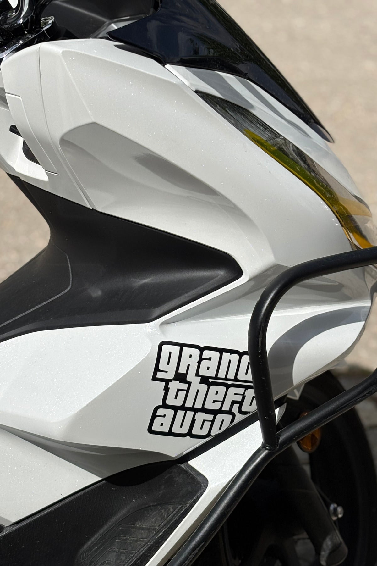Motor ve Kask için Siyah GTA Sticker Etiket (15CM)