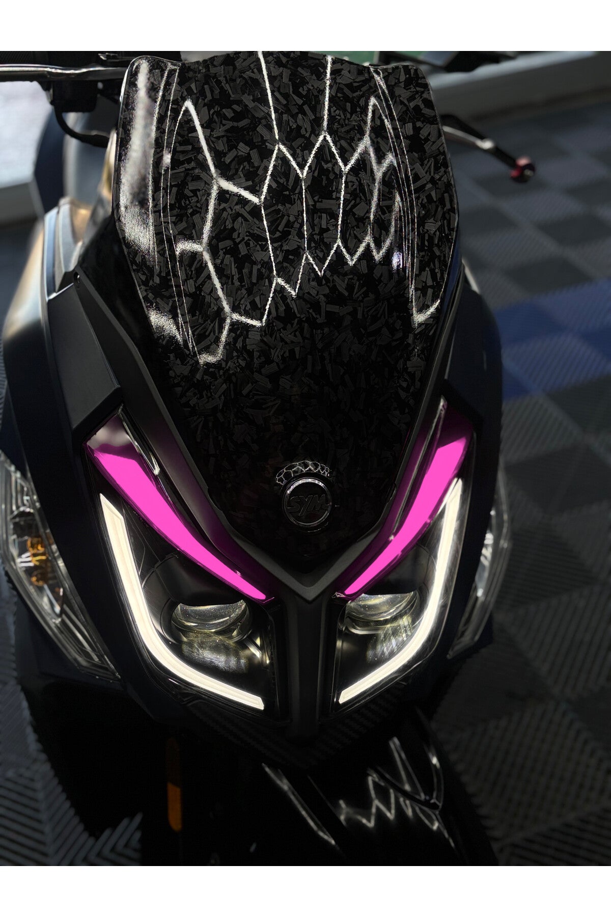 SYM Jet 14 Scooter için Gündüz Ledi Far Renklendirme Sticker Far Tasarım Film (Sağ ve Sol)