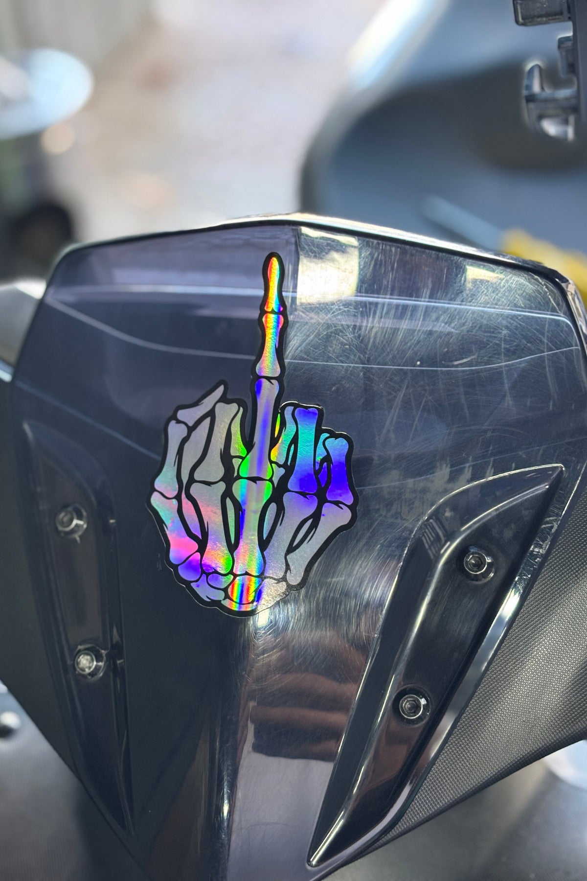 Motor ve Araba için Kemikli Hologramlı Orta Parmak Sticker (12CMx8CM)