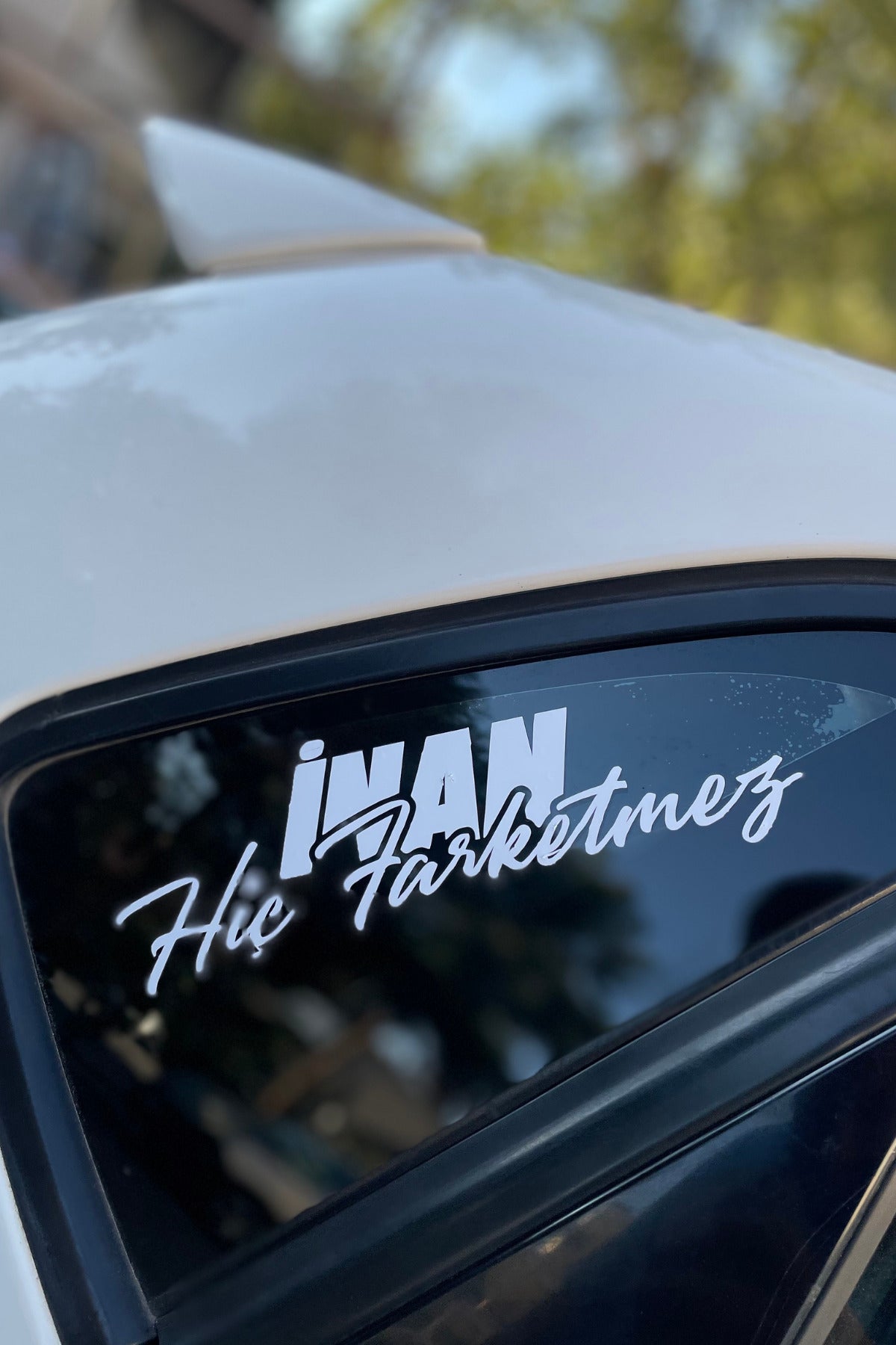 Motor-Araba için Beyaz Renk İnan Hiç Farketmez Sticker Etiket 20CMx7CM (1 Adet)