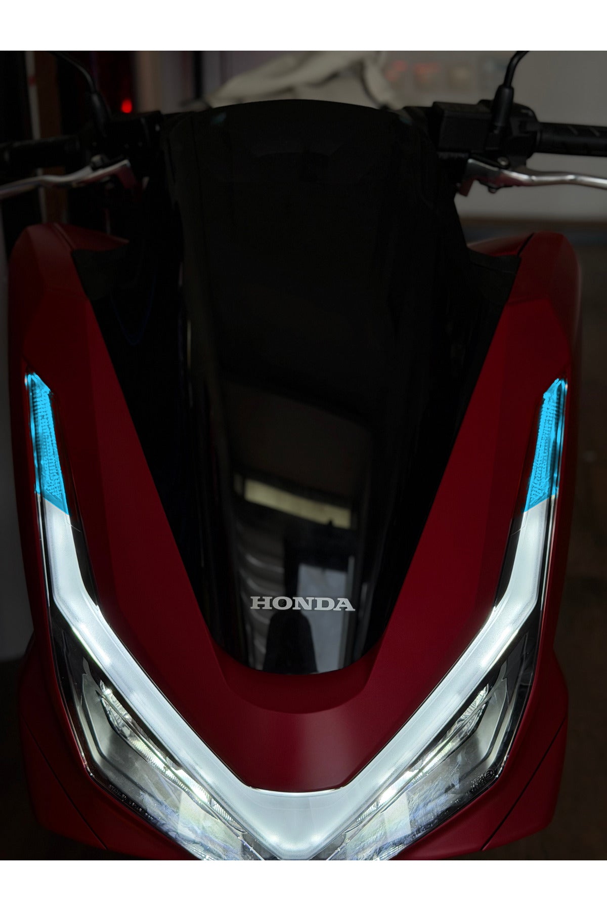 Honda PCX Deluxe Sinyal Kısımlarına Renkli Far Filmi Sticker (Sağ ve Sol ) (2025-2026 Uyumlu)