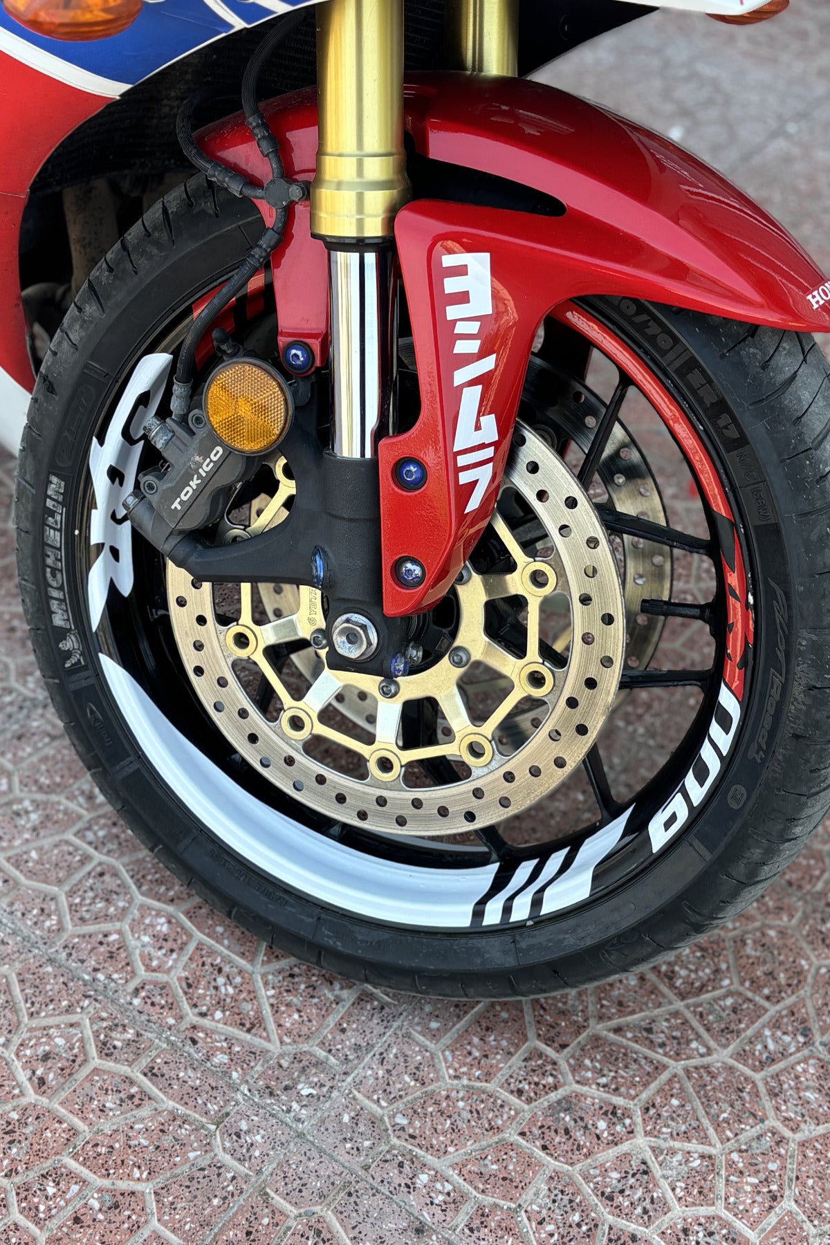 Honda CBR 600RR için Özel Uyumlu Jant Şeridi Sticker Seti (Kırmızı-Beyaz)