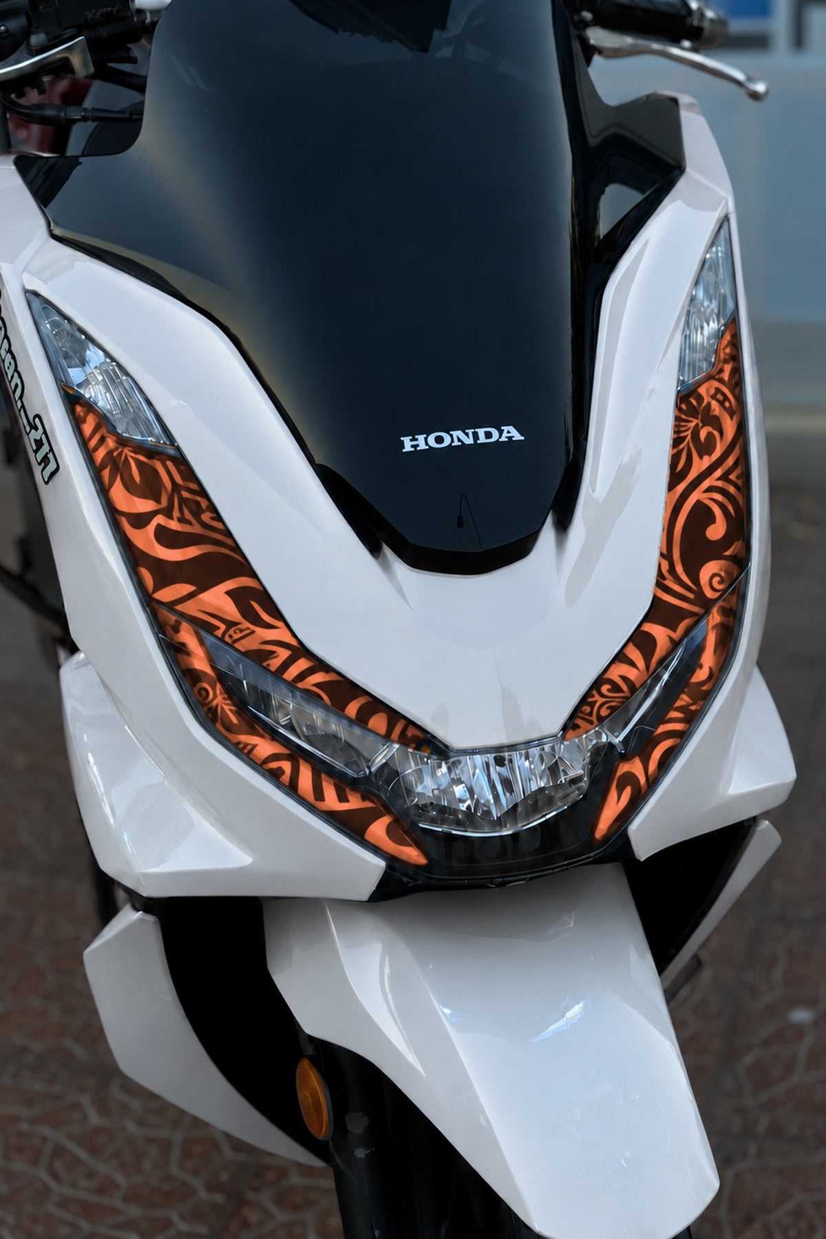 Honda PCX Geniş Kalıp Yaprak Desenli Dövme Far Filmi Far Tasarım Sticker (2021-2022-2023-2024 Uyumlu)